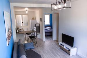 Postel nebo postele na pokoji v ubytování Maisonnette avec jardin, parc du chêne (tram T5)