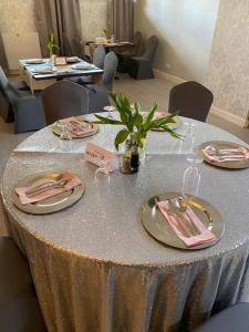Reštaurácia alebo iné gastronomické zariadenie v ubytovaní Jasek Premium Hotel Wrocław