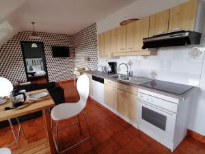 Imagen de la galería de Gîte 4 pers proche plage avec jardin, en Clohars-Carnoët 10 fotos más