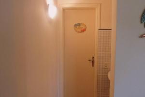 a bathroom door with a pumpkin sign on the wall at casinha linda campos do jordão in Campos do Jordão +41 photos