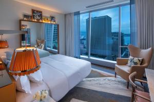 Postel nebo postele na pokoji v ubytování Lotte Hotel Seattle + 37 fotografií