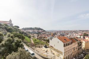 Gallery image of Stroll to Coffee Shops Near a Renovated Hillside Apartment in Graça in Lisbon