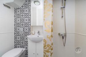 Kúpeľňa v ubytovaní Goma Rent Długa Old Town Gdańsk + 20 fotografií