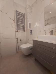 Kylpyhuone majoituspaikassa Central Apartments Ogarna 2