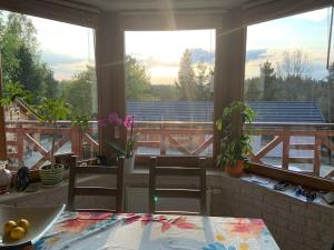 Balkon lub taras w obiekcie Zakątek RąbÓwka Dom Ryby Bania