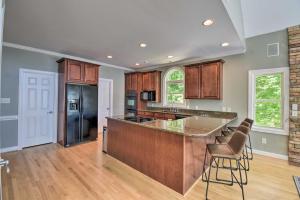 Φωτογραφία από το άλμπουμ του Bracey Home on Lake Gaston Furnished 2-Story Dock σε Bracey
