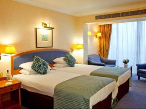 Derby Mickleover Hotel, BW Signature Collection客房内的一张或多张床位