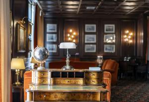 Posezení v ubytování The Regency Sure Hotel Collection by Best Western