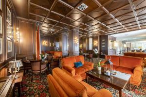 Posezení v ubytování The Regency Sure Hotel Collection by Best Western