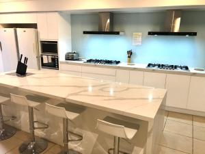 Η κουζίνα ή μικρή κουζίνα στο Cityview Studio Accommodation