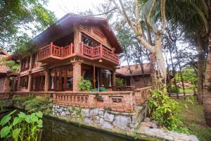 Tòa nhà nơi resort tọa lạc