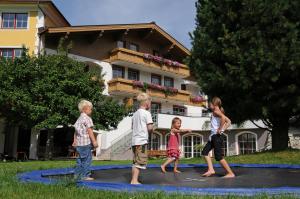 Goście zatrzymujący się w obiekcie Hubengut Bed and Breakfast