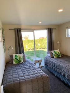 Postel nebo postele na pokoji v ubytování Amberley Serviced Apartments