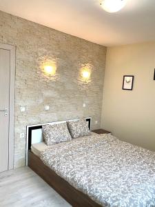 A bed or beds in a room at Sea View NewApartment-Bulgaria-Chernomorets Még 37 kép