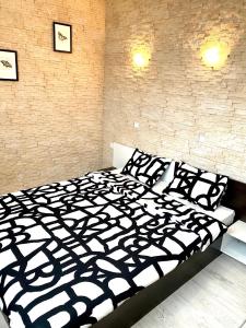 A bed or beds in a room at Sea View NewApartment-Bulgaria-Chernomorets