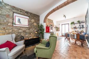 a living room with a stone wall at B&B Grano e Lavanda in Greve in Chianti