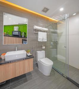 Phòng tắm tại Suri Apartment & Hotel Danang