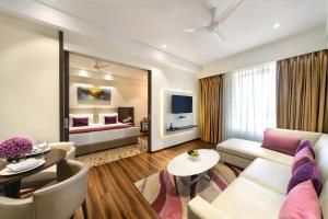 Zona d'estar a Grand Kakinada by GRT Hotels