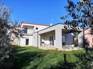 The building in which the holiday home is located