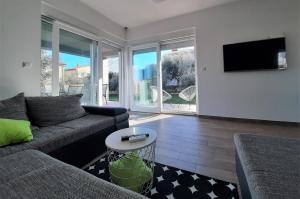 A television and/or entertainment centre at Holiday Home Aurora