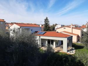 The building in which the holiday home is located