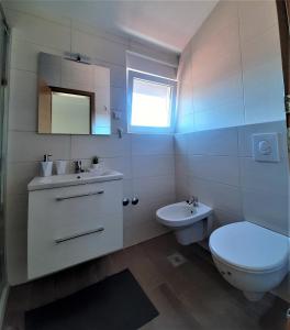 A bathroom at Holiday Home Aurora