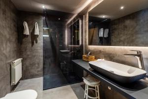a bathroom with a sink and a shower at Apartaments Sant Moritz in Arinsal