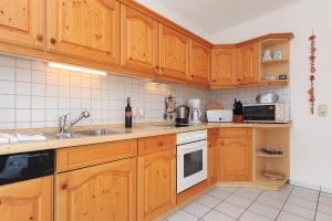 Kuchyň nebo kuchyňský kout v ubytování Jever-Ferienhaus Gartenblick