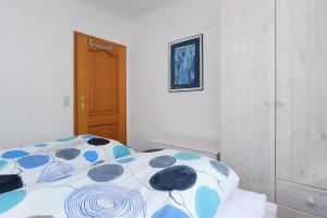 Postel nebo postele na pokoji v ubytování Jever-Ferienhaus Gartenblick