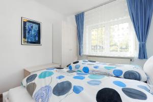 Postel nebo postele na pokoji v ubytování Jever-Ferienhaus Gartenblick
