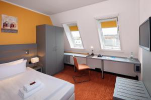 Postel nebo postele na pokoji v ubytování Dietrich-Bonhoeffer-Hotel Berlin Mitte