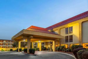 a large hotel building with a parking lot at La Quinta by Wyndham Oakland Airport Coliseum in Oakland