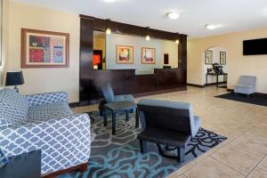 The lobby or reception area at La Quinta by Wyndham Morgan City