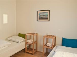 Postel nebo postele na pokoji v ubytování Skyrhusid HI Hostel