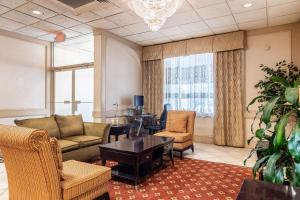 Ruang duduk di Quality Inn & Suites Indiana, PA