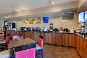 a restaurant with a bar with a table and chairs at Comfort Inn & Suites Page at Lake Powell in Page