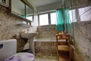 Ένα μπάνιο στο Air Boardinghouse Tulip Stockum, zu Fuß - 3 Minuten zur Messe +44 φωτογραφίες