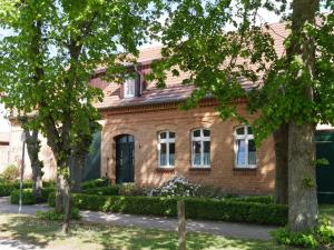 a brick house with trees in front of it at Lindenhof Wohnung 3, Dachgeschoß in Vipperow
