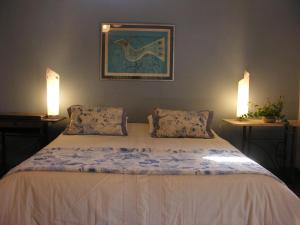 Una cama o camas en una habitación de Ipacaa Lodge