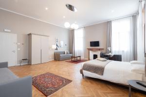Televízia a/alebo spoločenská miestnosť v ubytovaní Hotel Palazzo Martinelli Dolfin