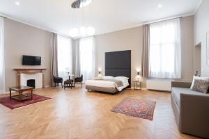 Televízia a/alebo spoločenská miestnosť v ubytovaní Hotel Palazzo Martinelli Dolfin