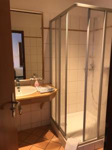 Koupelna v ubytování Hotel Johannishof + 30 fotografií