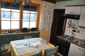 A kitchen or kitchenette at Ferienhaus Backstuber