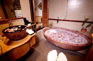 Et bad på Hotel Amazing Nyaung Shwe