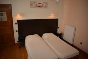 Tempat tidur dalam kamar di Hotel des Consuls