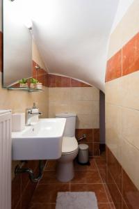 Kylpyhuone majoituspaikassa Adonis Villa