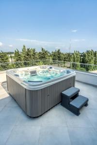 Бассейн в Boutique Hotel "Salina" или поблизости
