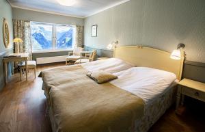 Tempat tidur dalam kamar di Stalheim Hotel