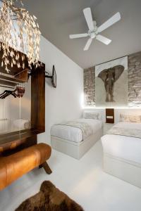 En eller flere senge i et værelse på Spectacular by Sebastiana Group