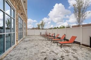 Un balcon sau o terasă la Holiday Inn & Suites Memphis Southeast-Germantown by IHG